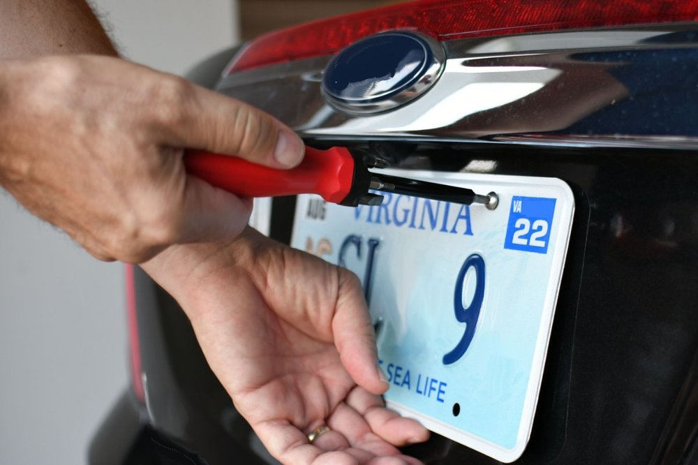 Wykorzystaj ramki rejestracyjne do promocji swojego warsztatu samochodowego  