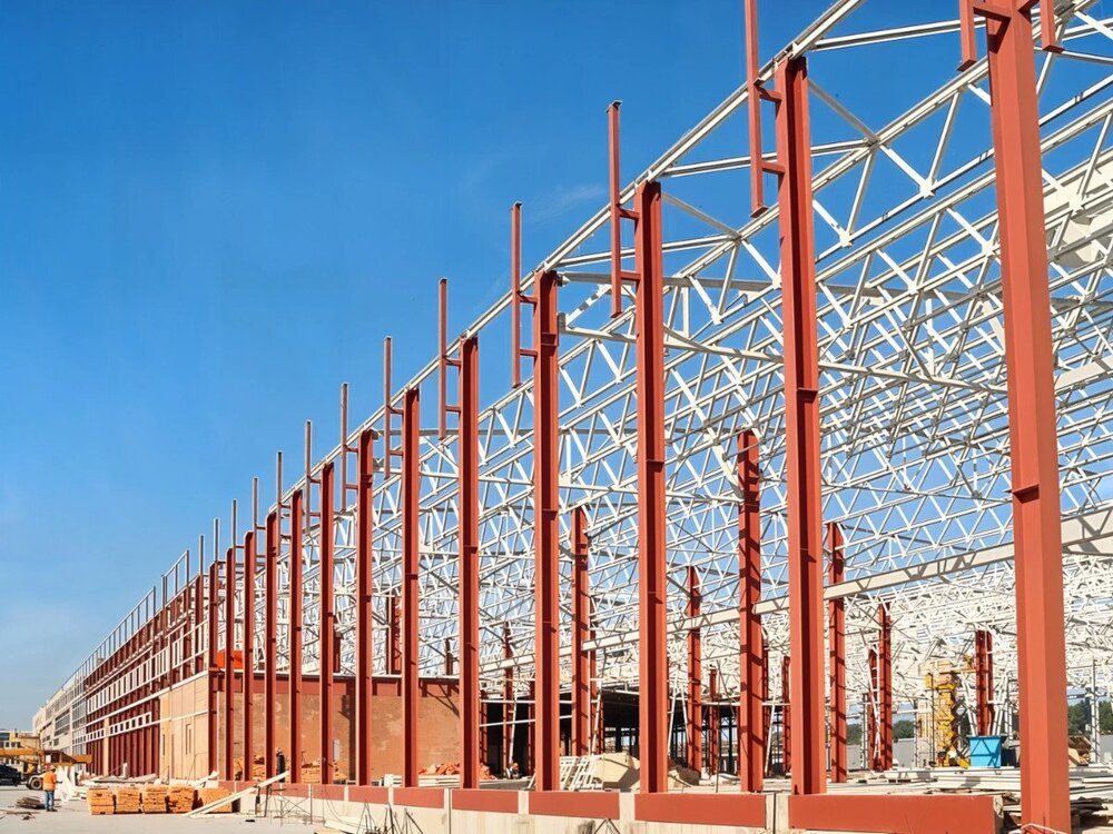 Jak przygotować plac budowy pod montaż konstrukcji stalowych?