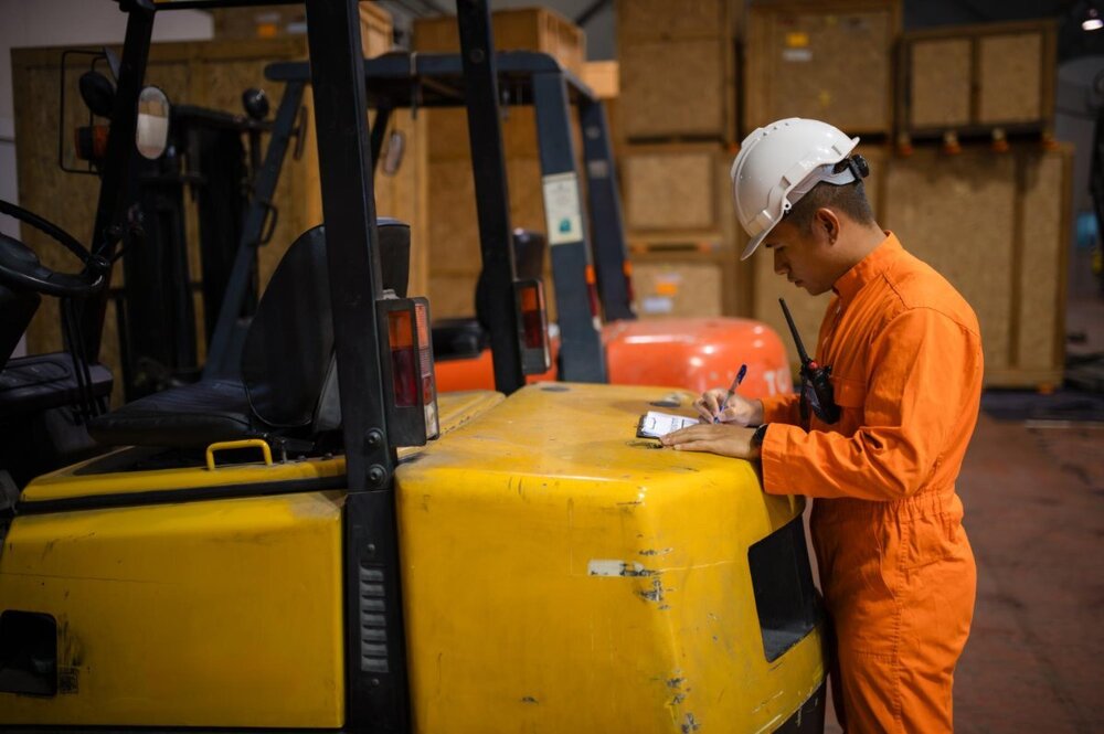 Jak kurz wpływa na wózek spalinowy i co realnie daje częstsza obsługa filtrów?